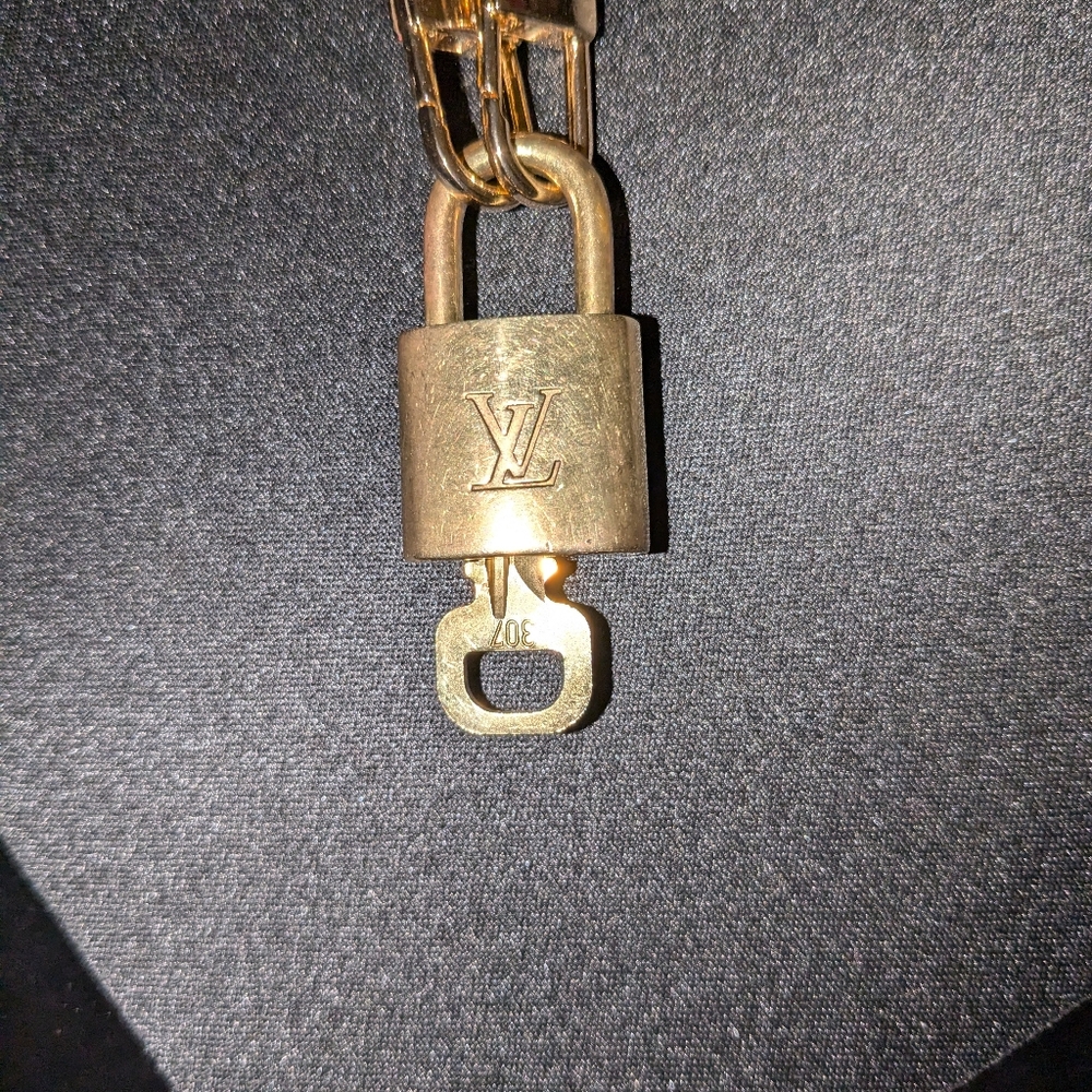 Louis Vuitton Lock, key and chain - Picture 3 of 8